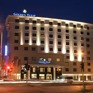 Golden Tulip מלון וארנה