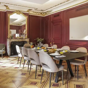 https://locus-suites-royale.fr-paris.fr