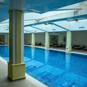 מלון Parklands & Pool